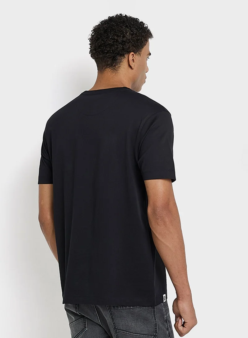 بين شيرمان تيشيرت قطن ميرسرايز بطبعة على الصدر